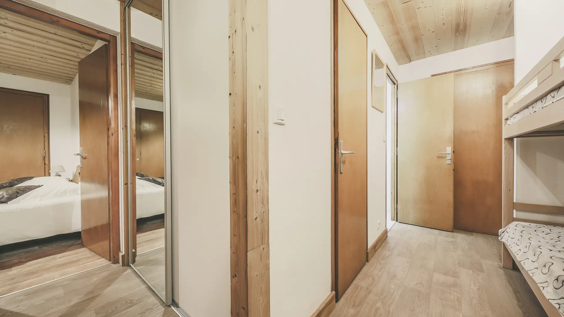Lits superposés et vue chambre