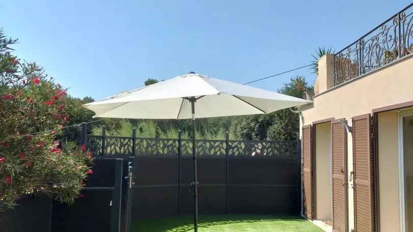 Gîte le Moderne-Terrasse-Contes-Gîtes de France Alpes-Maritimes