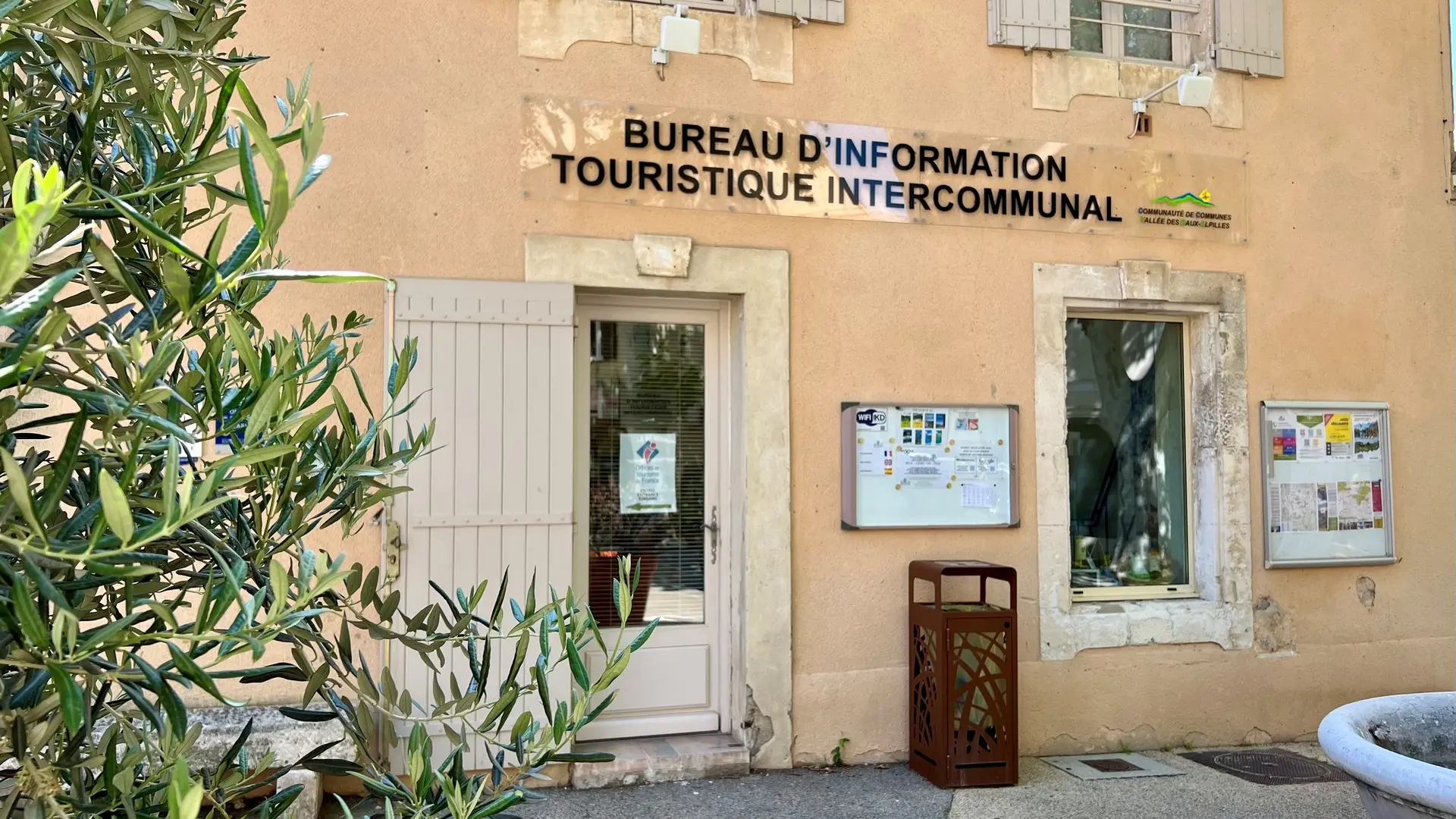 Bureau d'Information Touristique Mouriès_exterieur