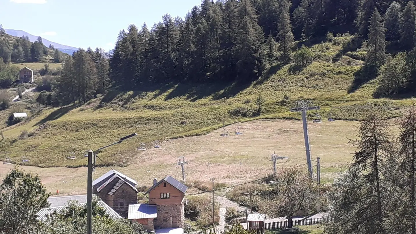 Gîte Les Chamois-Vue depuis le gîte-Roubion-Gîtes de France des Alpes-Maritimes