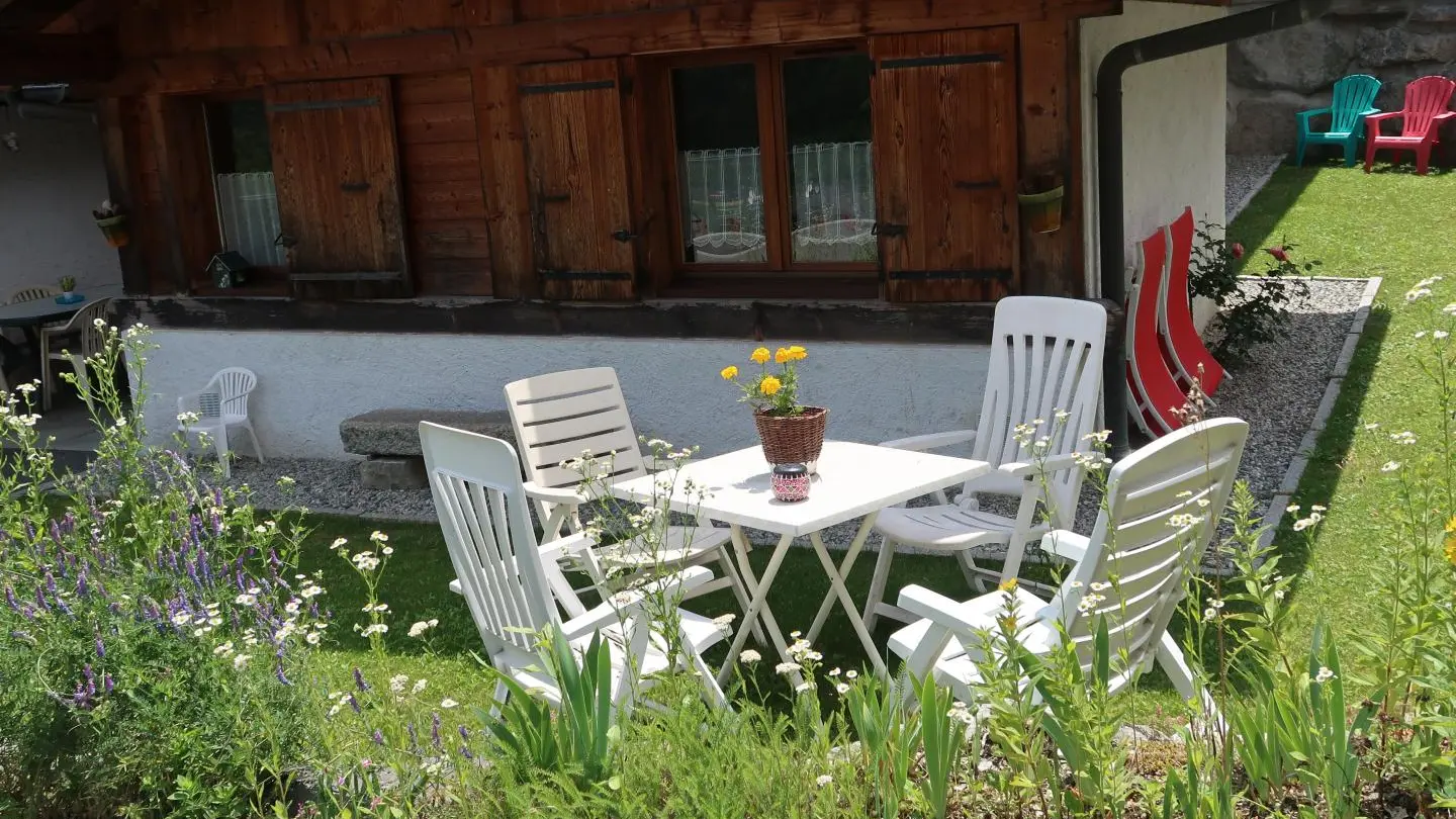 coin jardin qui donne devant et sur le coté de la location