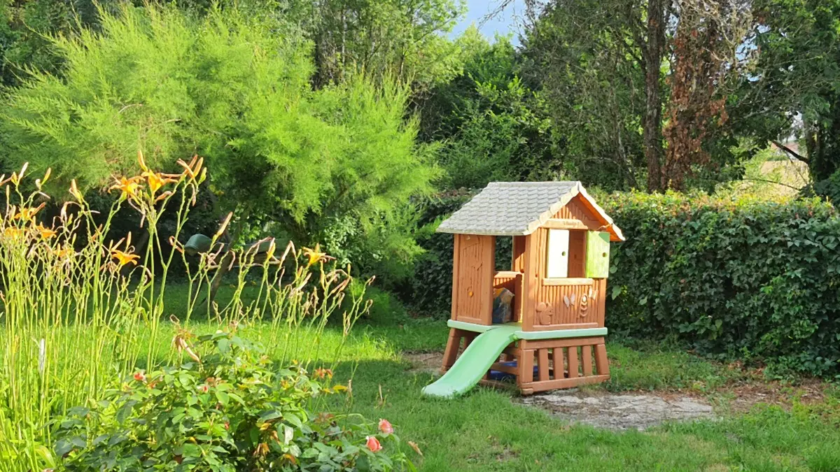 Gîte le Bois de L'étang - côté jardin