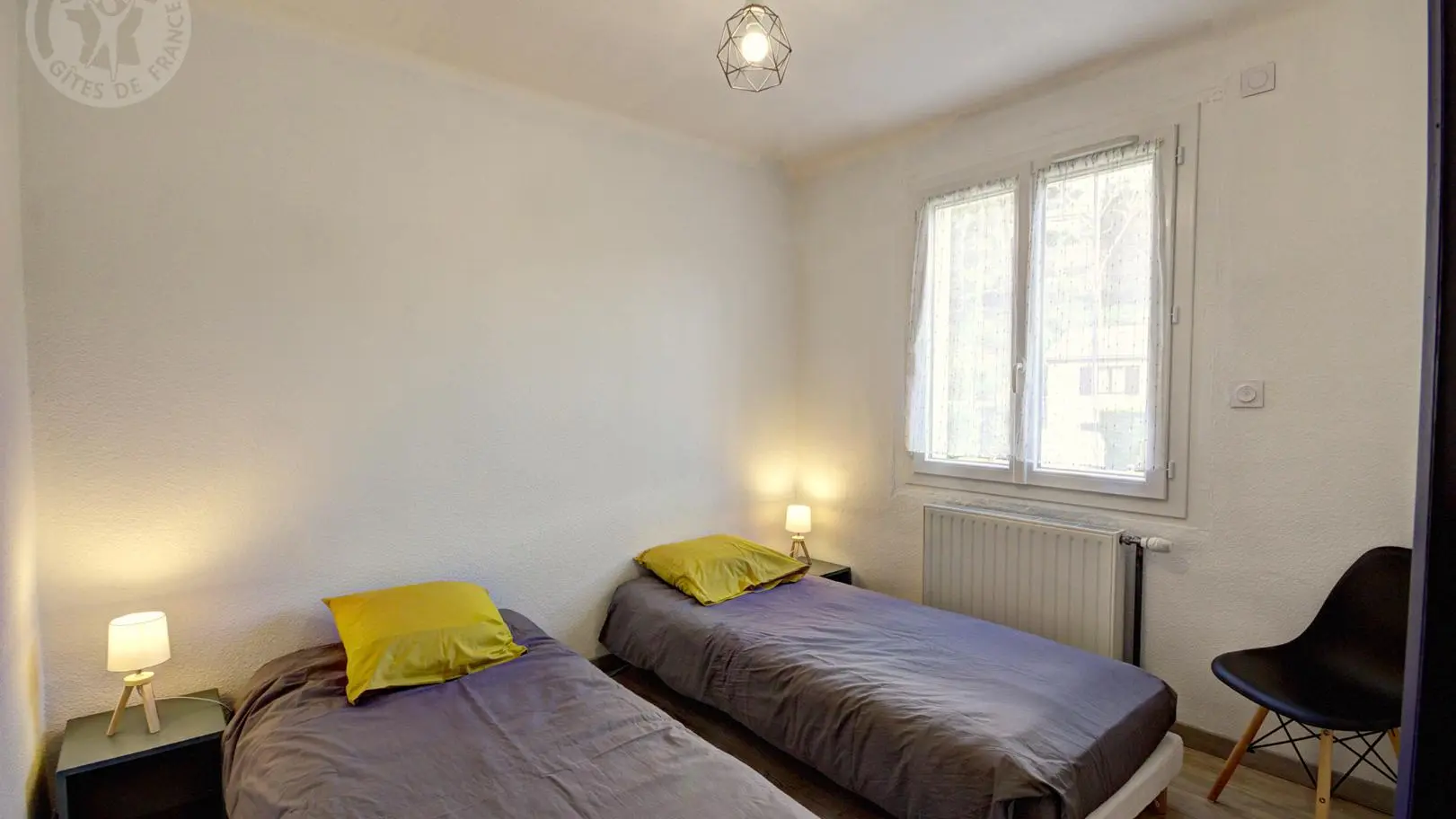 Chambre 2 : 2 lits 80 regroupable en 160