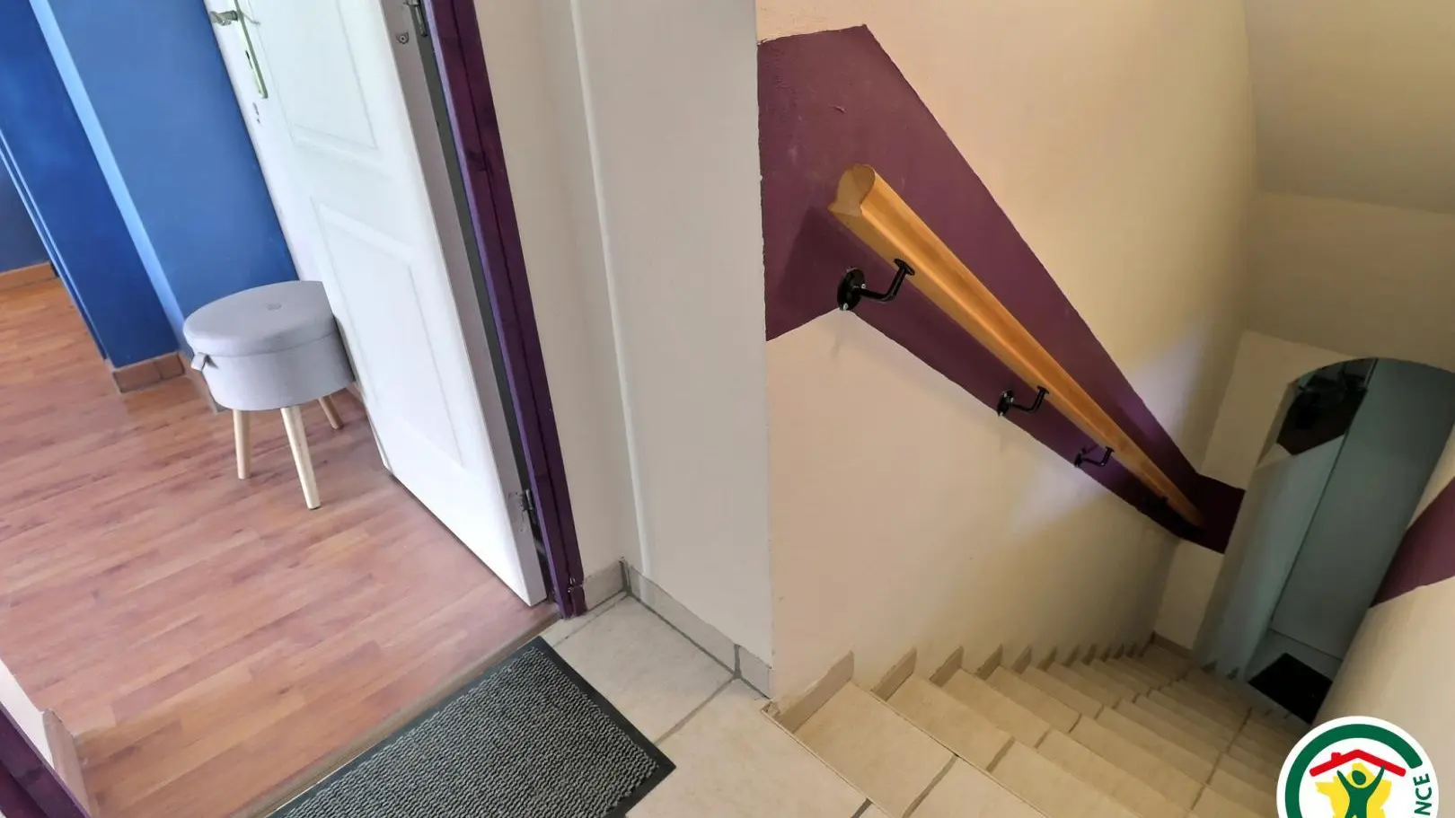 Escaliers des chambres Bleuet et Lotus