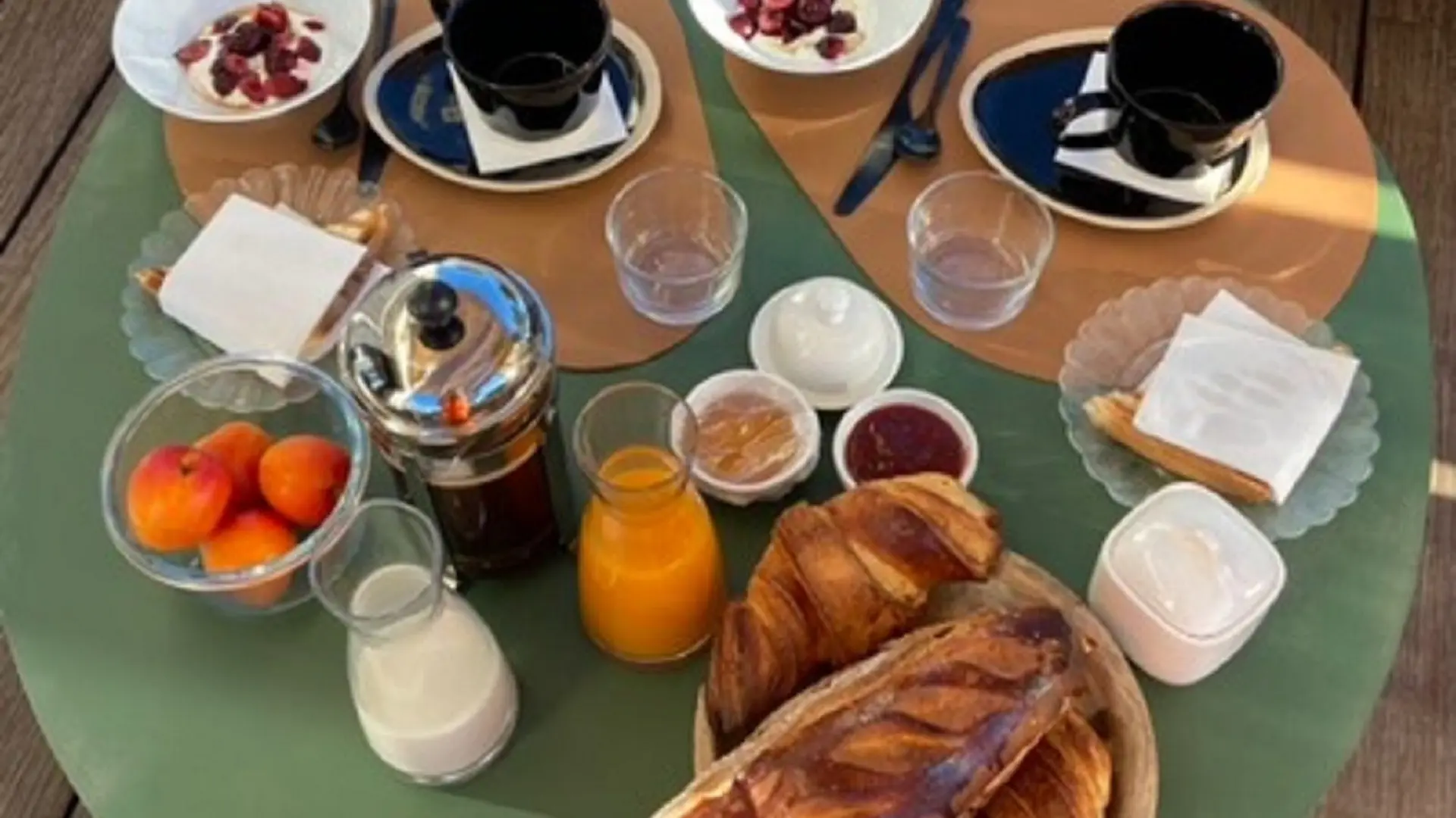 Petit déjeuner en terrasse