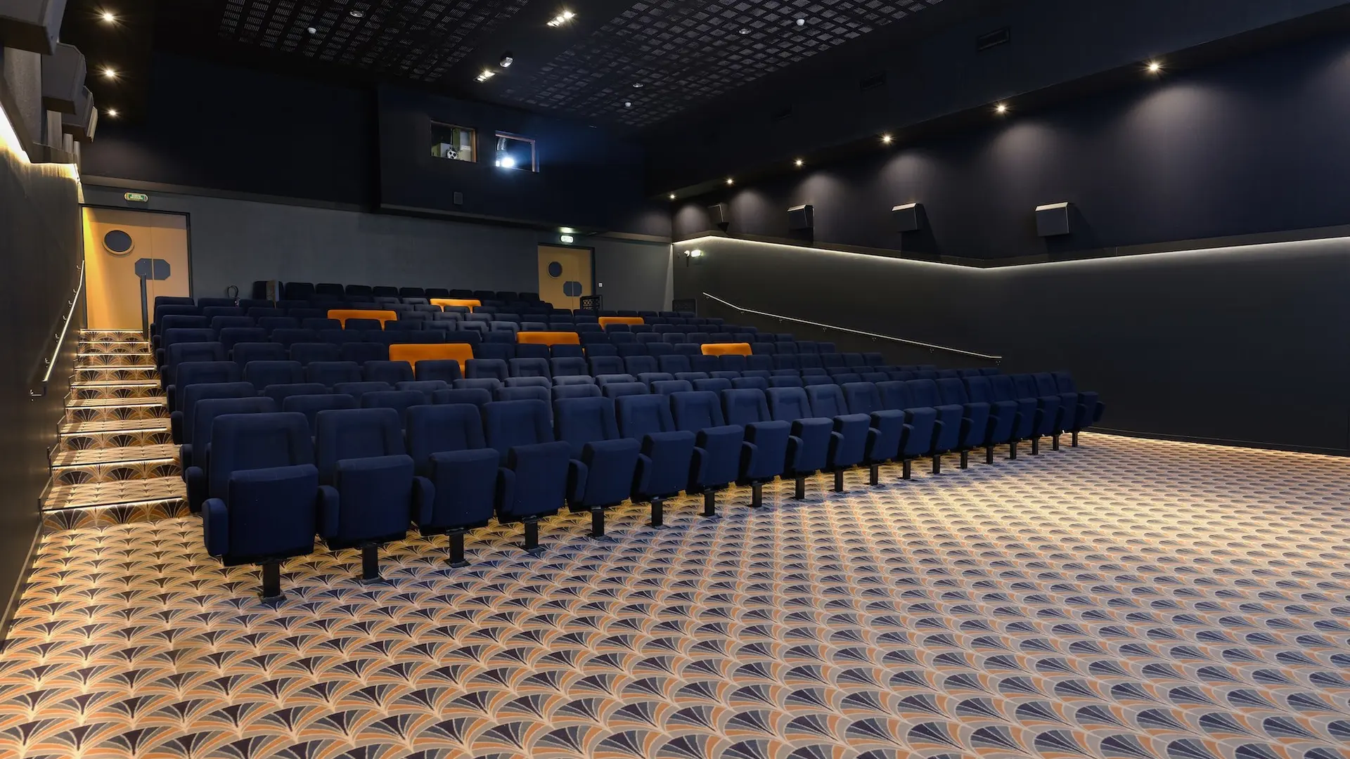 Salle 4 - 191 places + 5 PMR