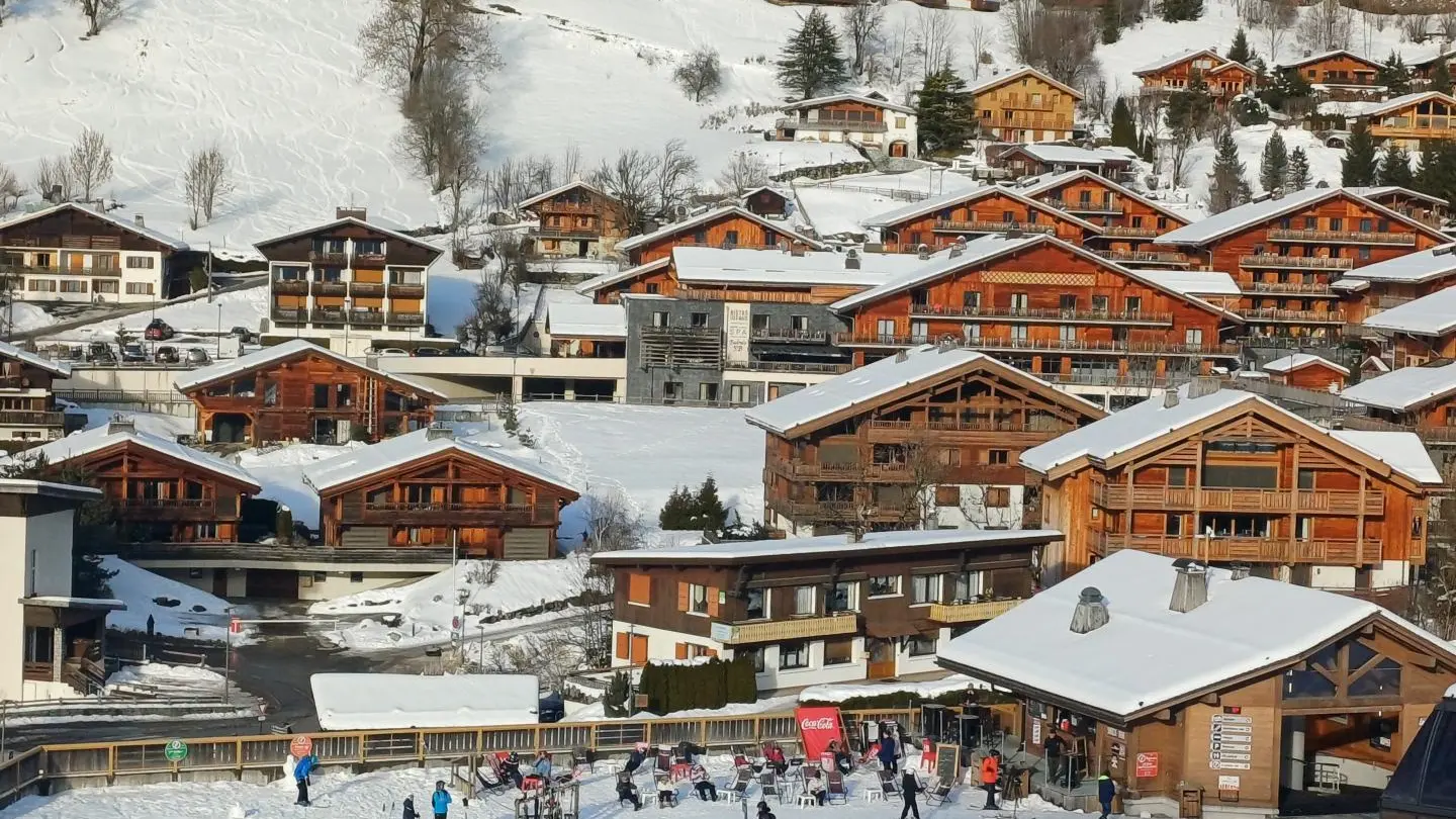 Vue de la résidence Alpette face Sud et des télésièges du Bossonnet