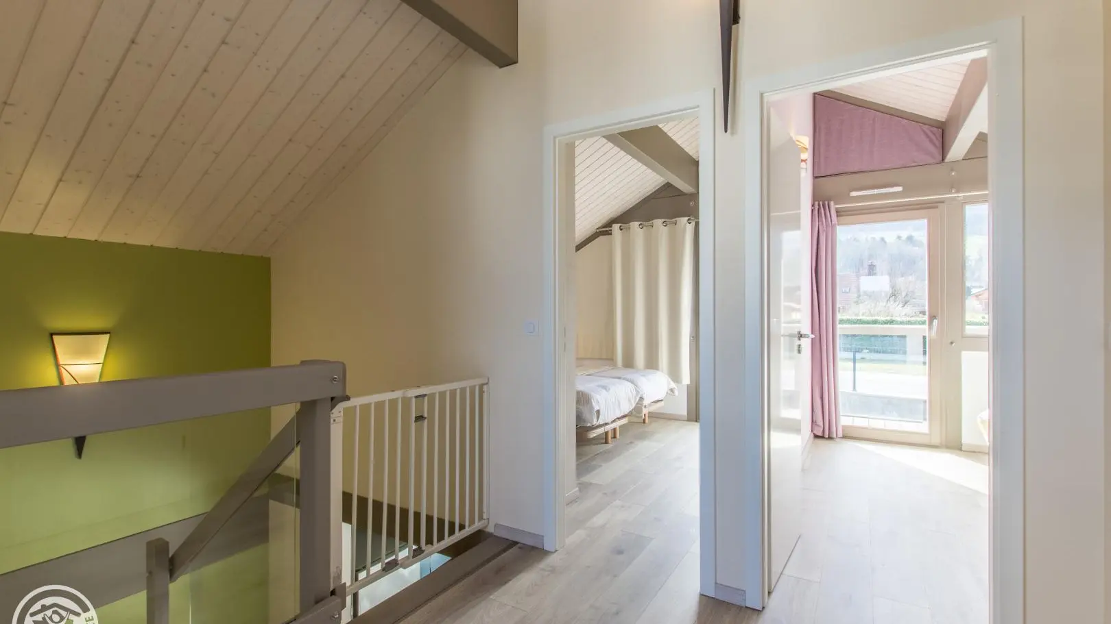 Palier étage et accès Chambre 2 et 3