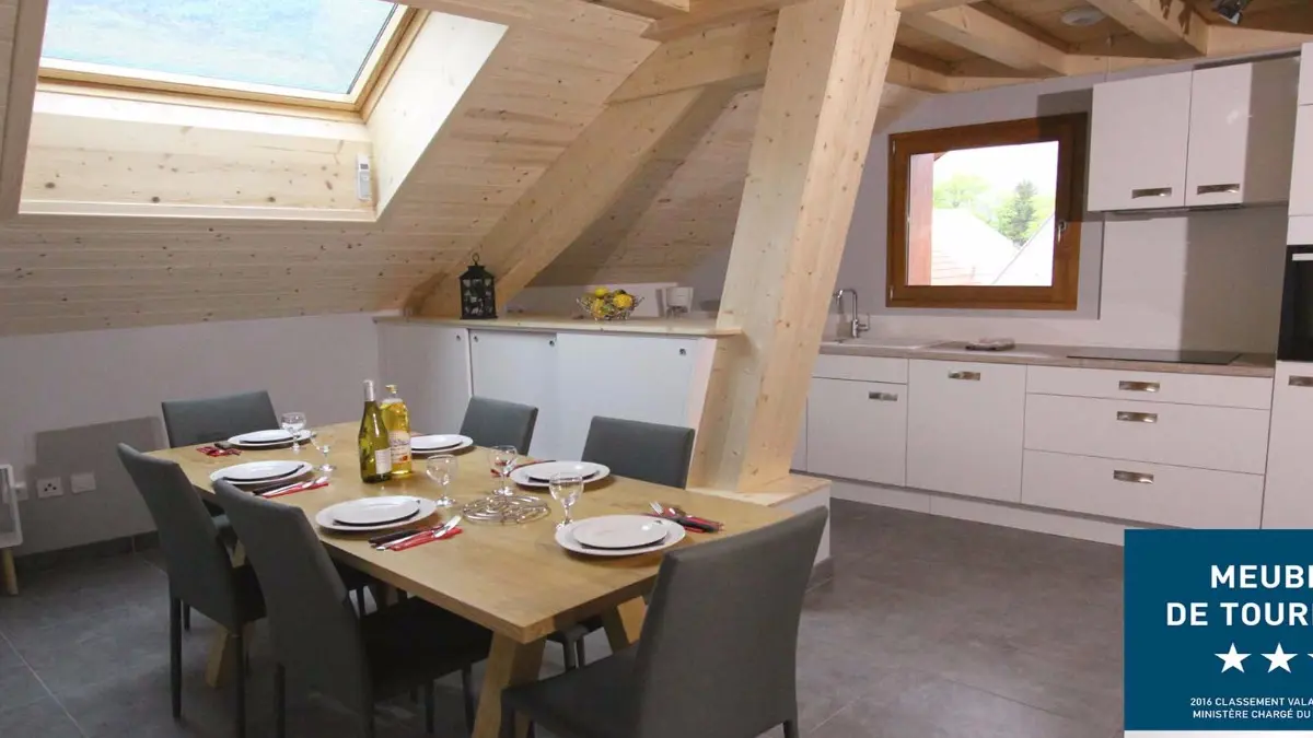 L'Arclosan - Salle à manger et cuisine - www.entrelacetmontagnes.com