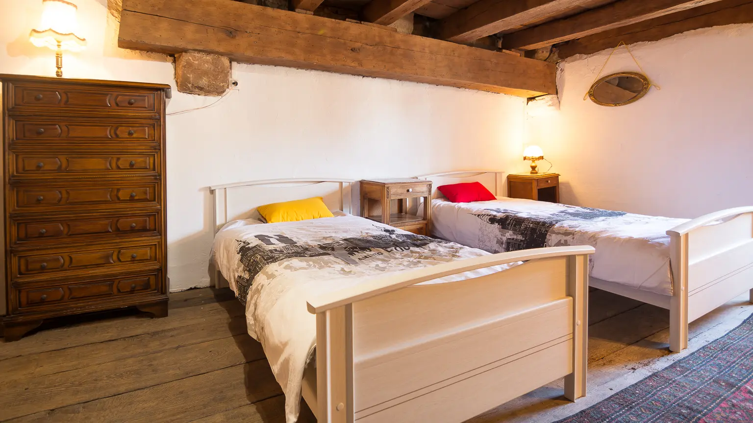 Gîte La chapelle, à Hérisson dans l'Allier en Auvergne.
La chambre médiéval pouvant accueillir 4 personnes supplémentaires