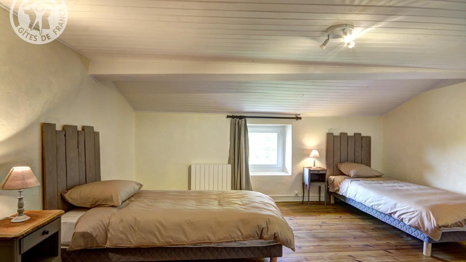 Chambre 5 (2 lit 90)