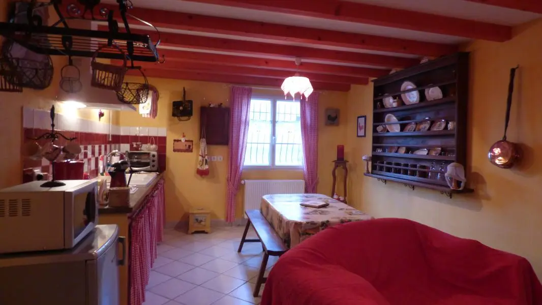 espace commun à disposition des hôtes avec cuisine