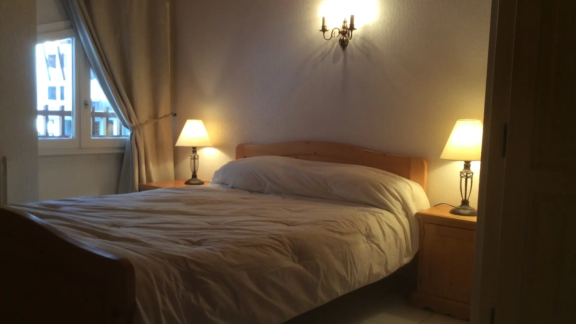 Chambre avec lit double/Bedroom with a double bed-Beaulieu-Le Grand-Bornand