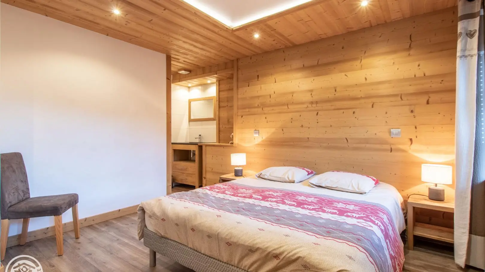 Chambre parentale avec salle d'eau privative