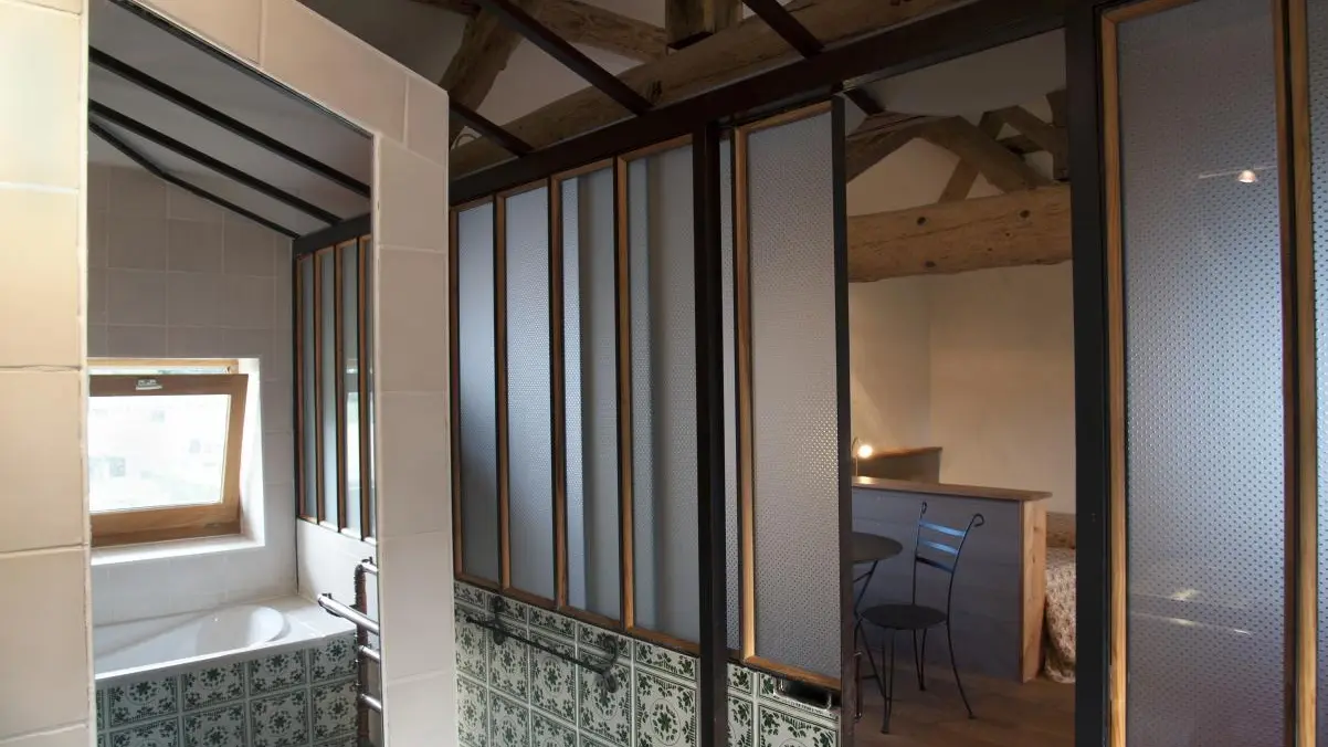 Salle de bain bain-douche de la chambre familiale