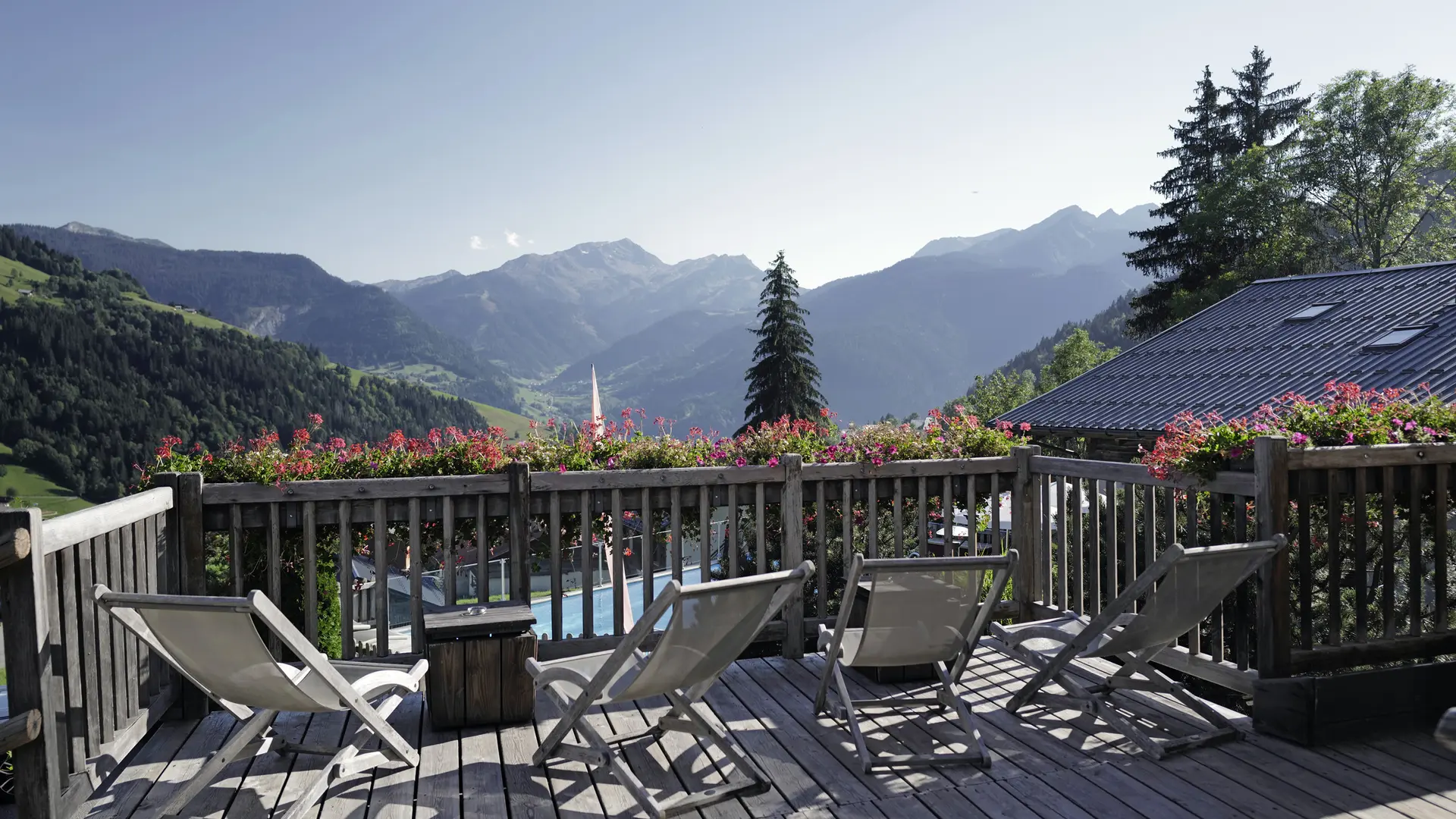 Terrasse plein sud avec vue sur le Mont Blanc et le Beaufortain