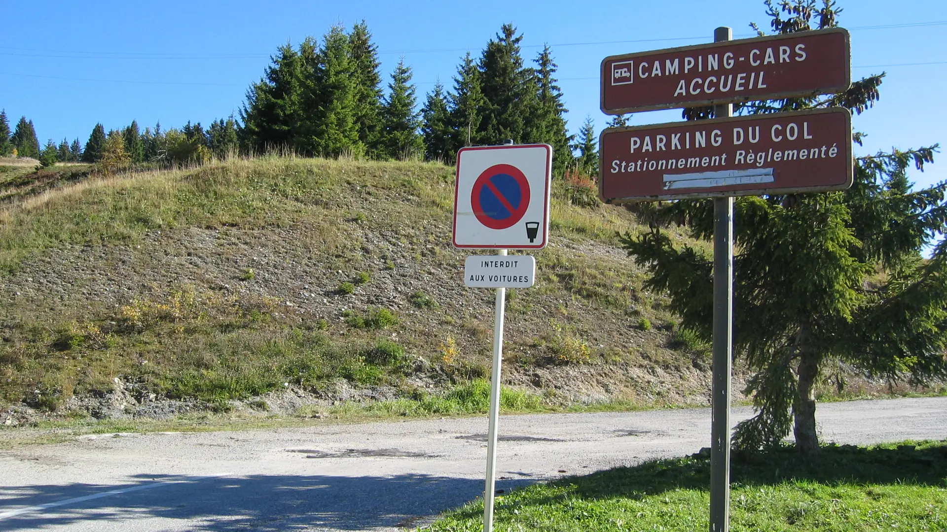 Parking camping car du Col des Saisies