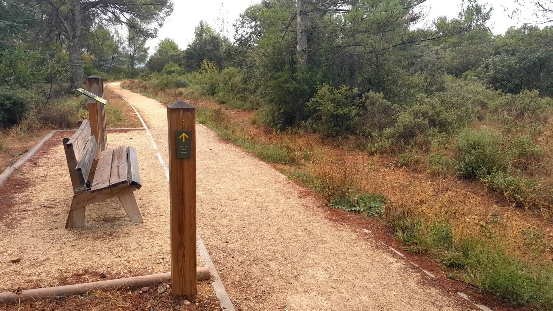 Aire de repos et d'interprétation en chemin
