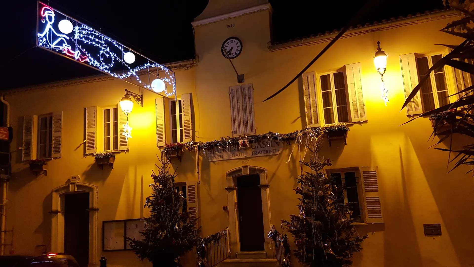 Mairie de Gassin la nuit de Noël