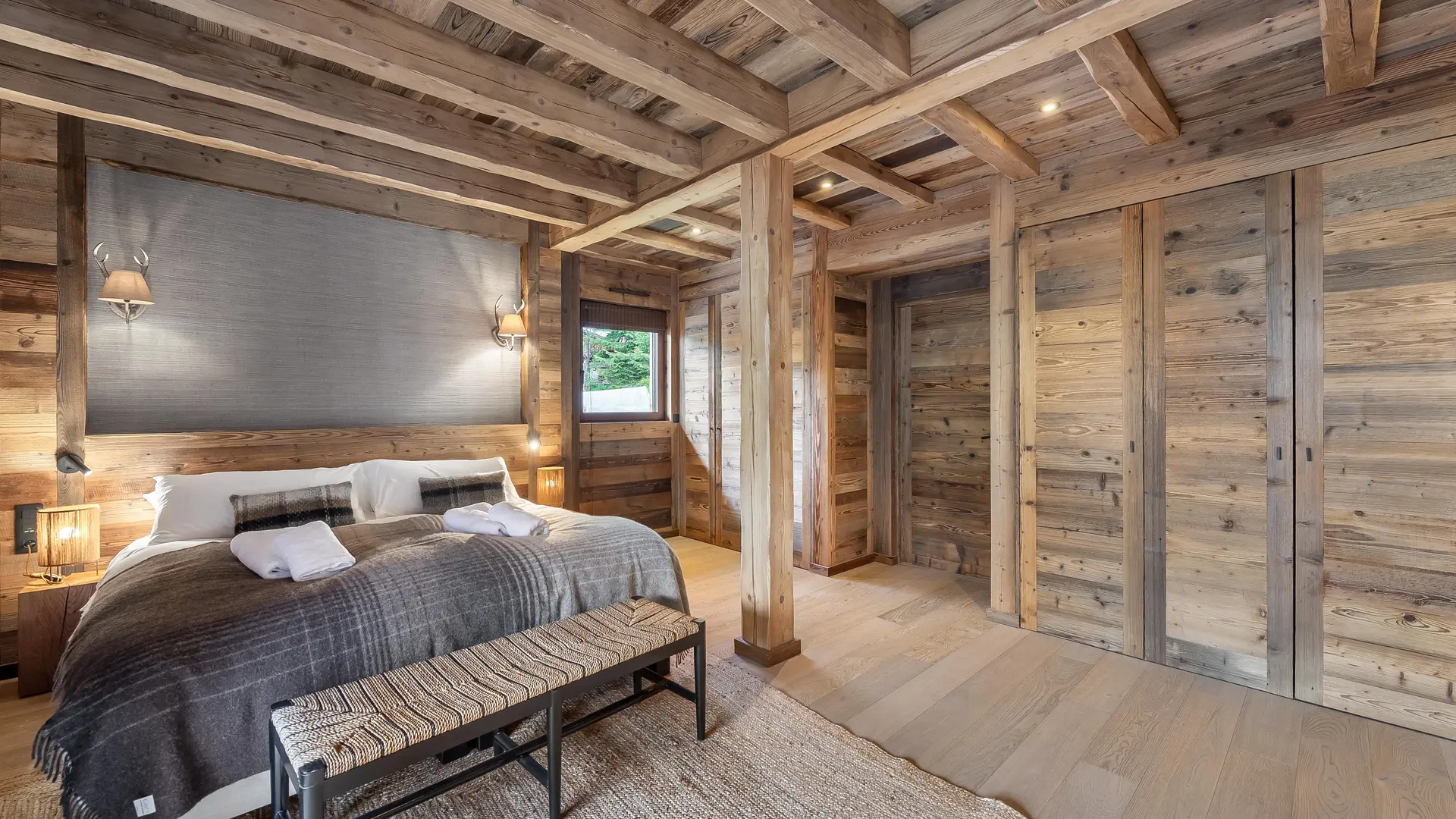 Grande chambre avec lit double, grand dressing