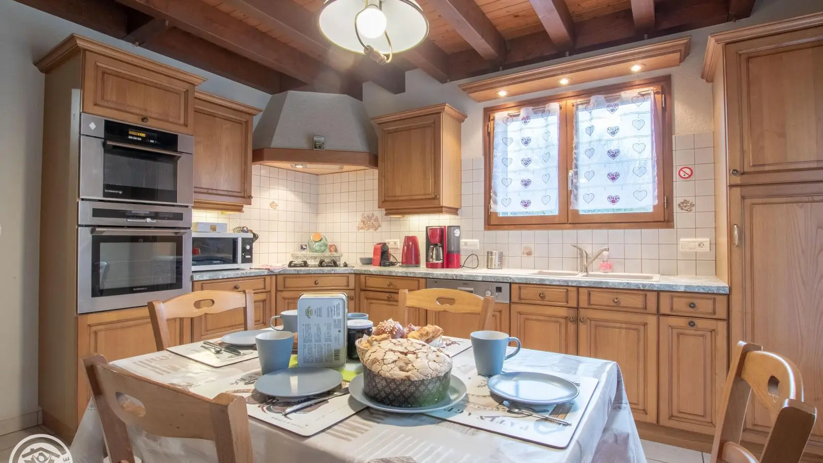 Cuisine bien équipée.