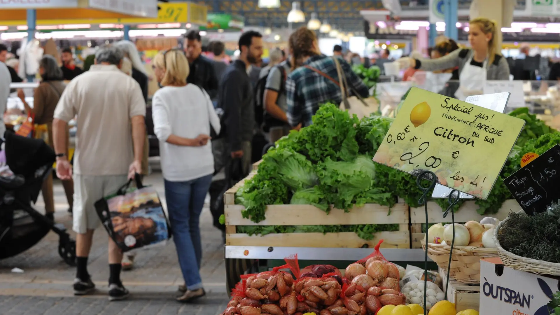Étal de fruits légumes au marché de Maisons-Laffitte