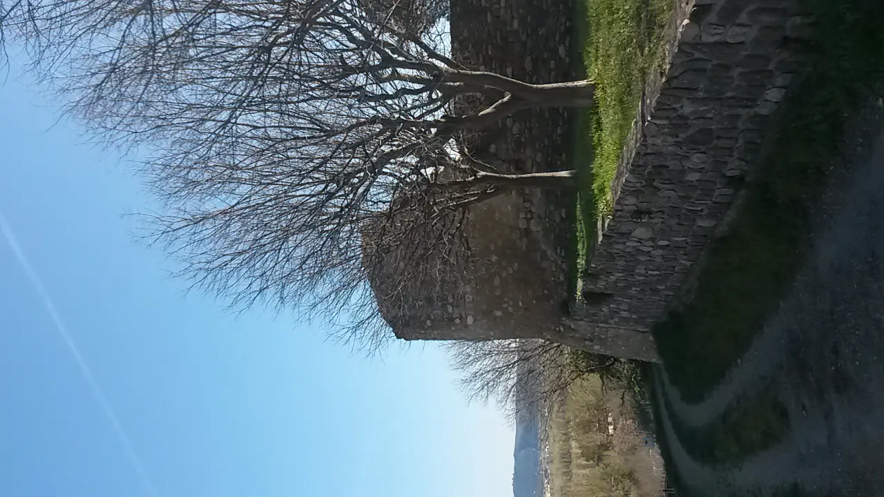 La tour de l'ancien château à La Brillanne