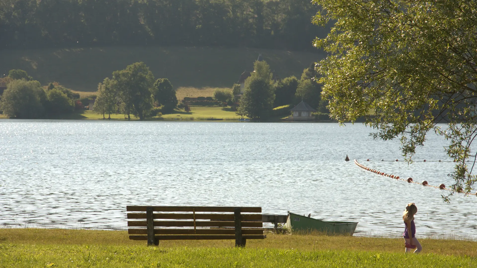 Enfants au bord du lac ...