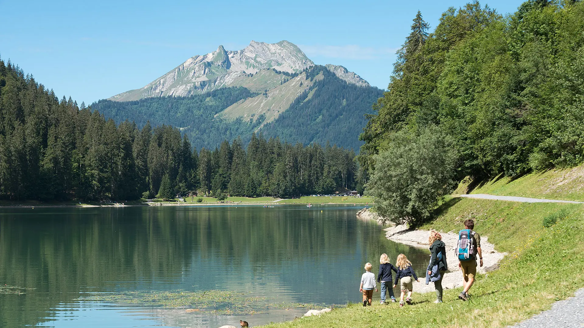 Lac de Montriond et Roc d'Enfer