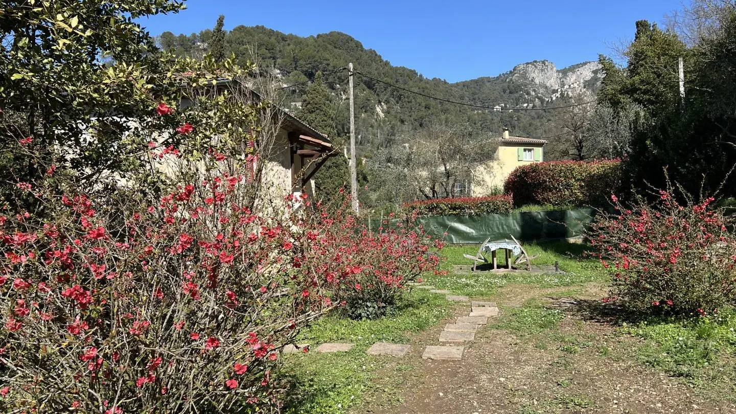 Gîte L'Abaguie- Coin repas extérieur-Peillon-Gîtes de France des Alpes-Maritimes