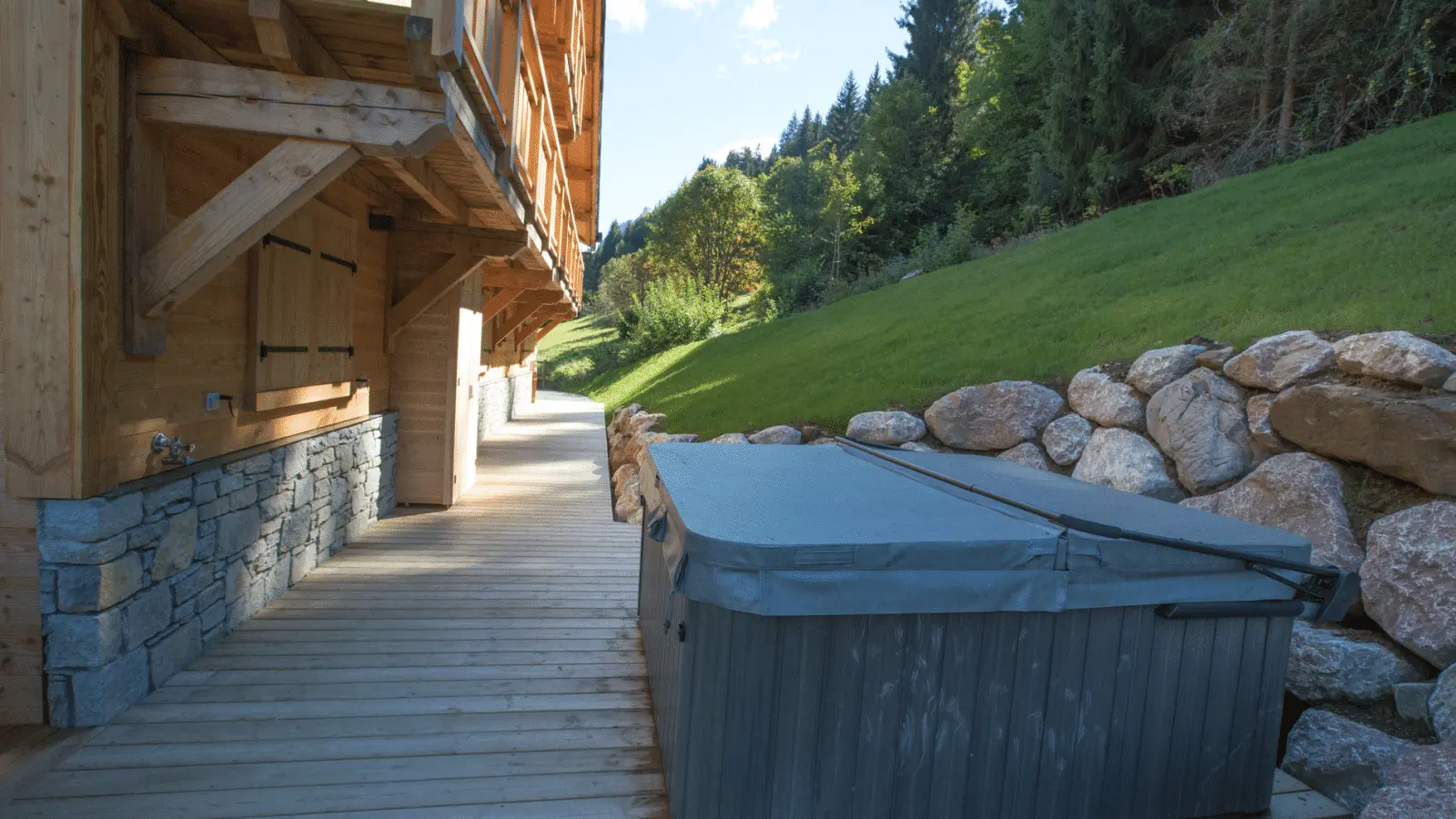 Bains à remous en exterieur l'été sur la terrasse sans voisinage