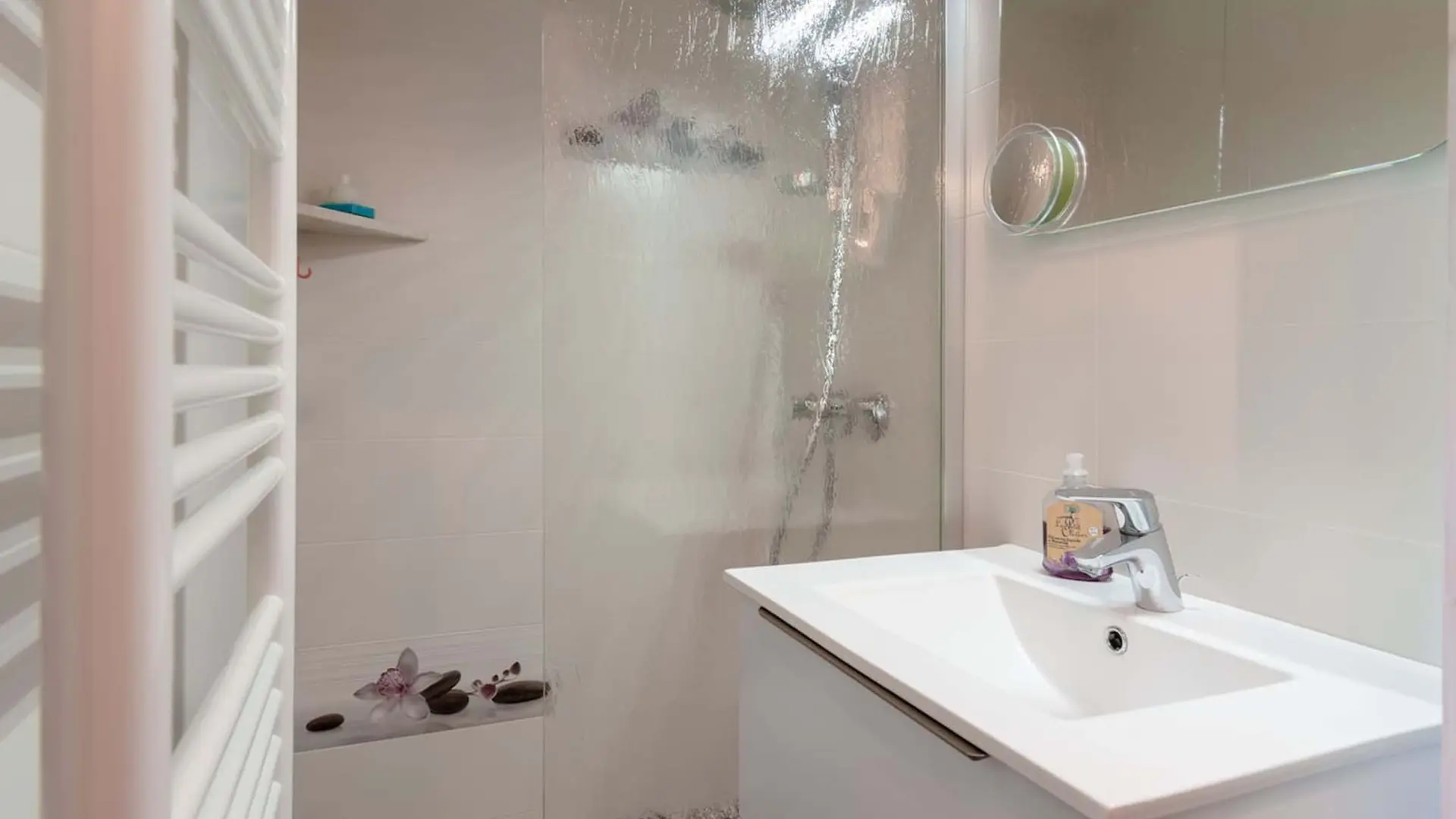 Salle de bains du 2 pièces Les Fermes B32 à Châtel