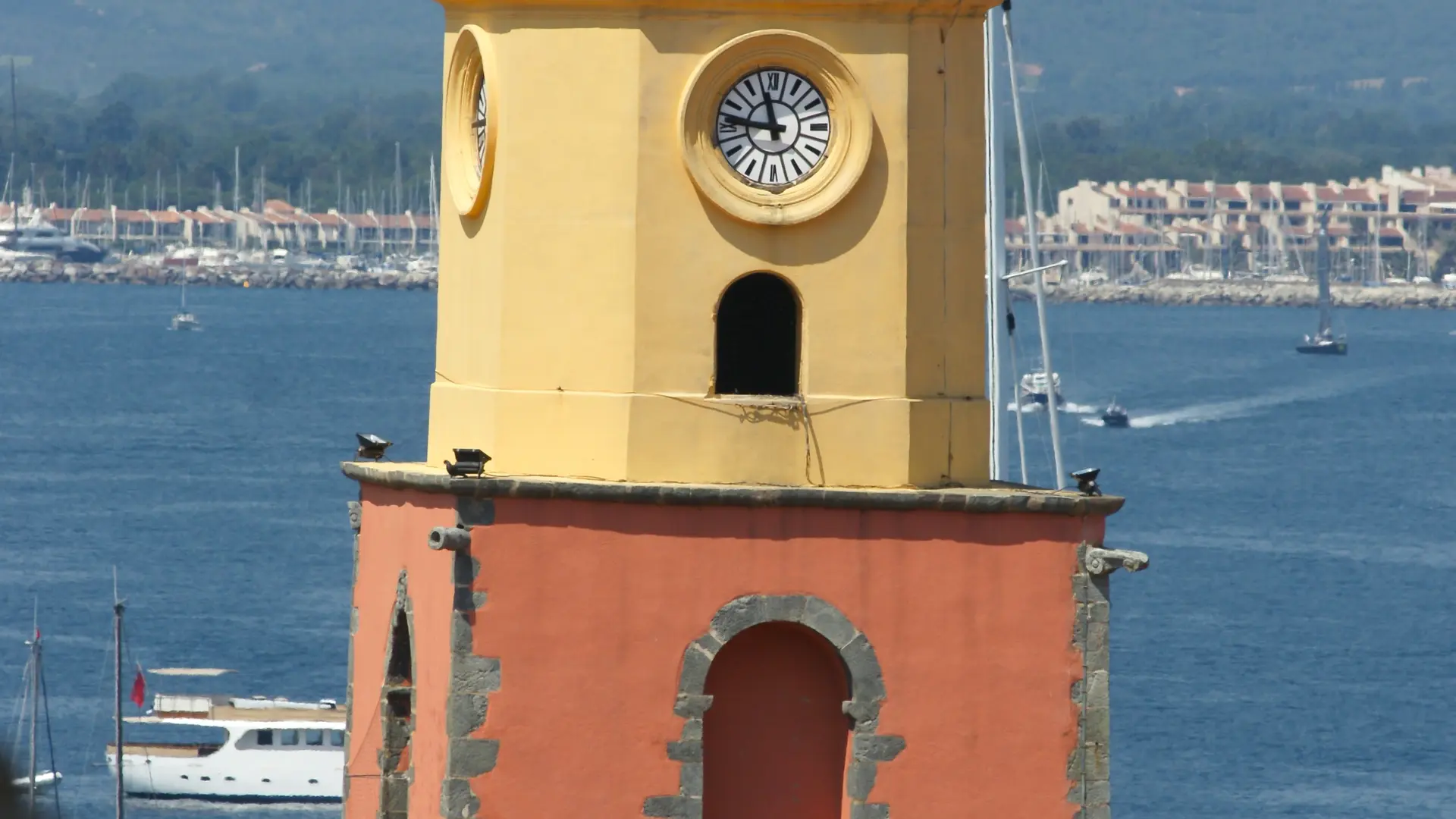 Le clocher de l'église parroissiale