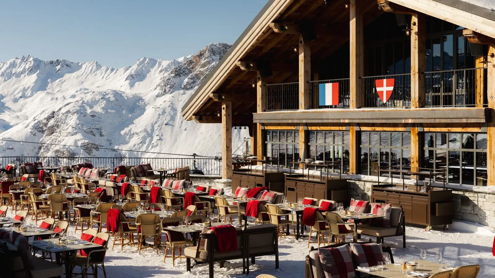 Terrasse - déjeuner au Refuge de Solaise_Val d'Isère