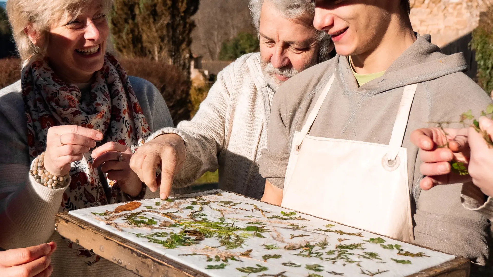 Expérimentez le Livradois-Forez_Ambert - Moulin Richard de Bas - Papier artisanal - Incrustation florale
