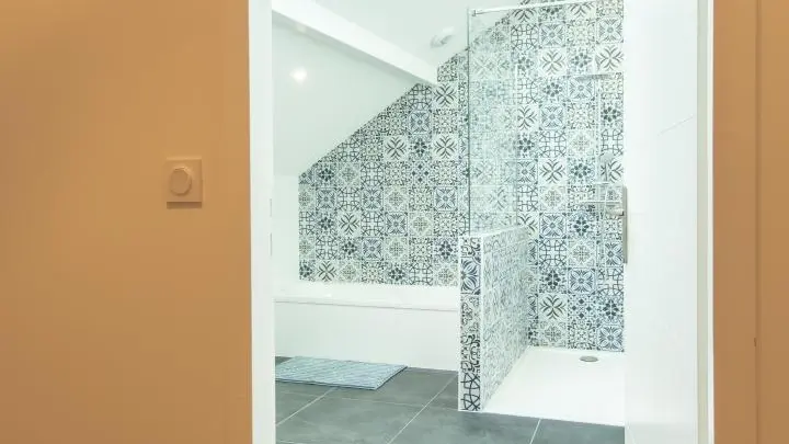 Salle de bains indépendante