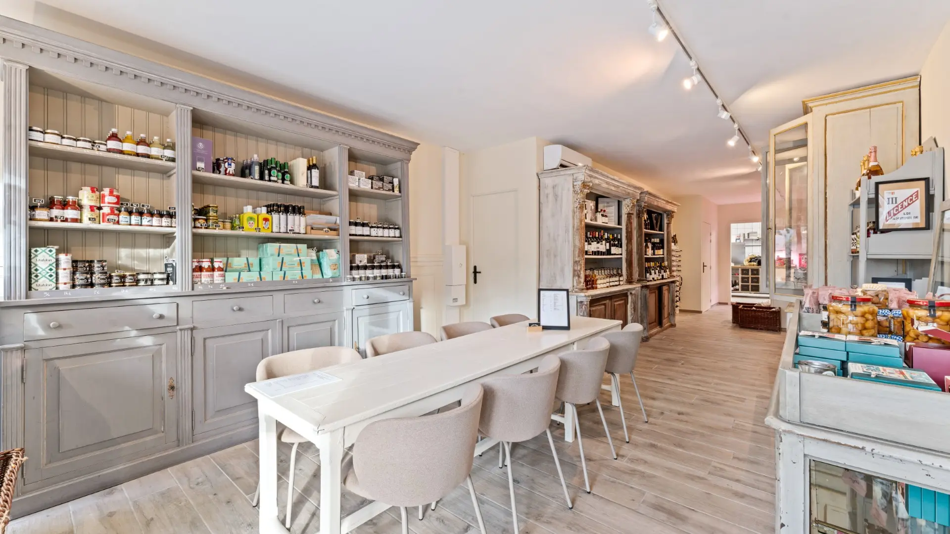 Maison Jasmin_Le Thor intérieur bois blanc et cérusé gris