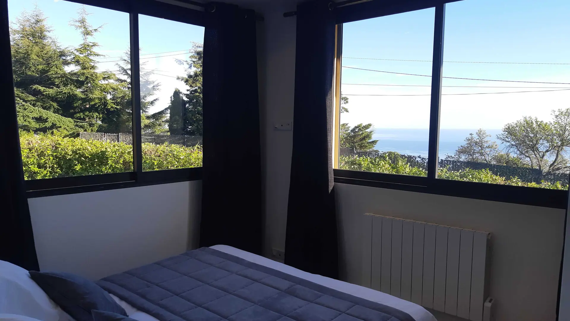 Chambre Parentale ( 1 lit double 160 cm) avec vue sur la mer