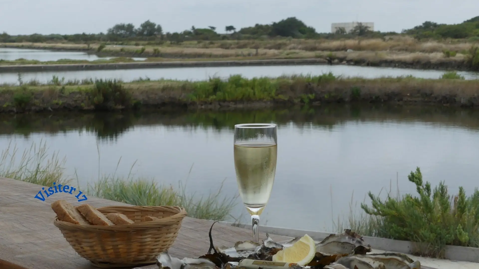 Oyster break in the marshes of Loix