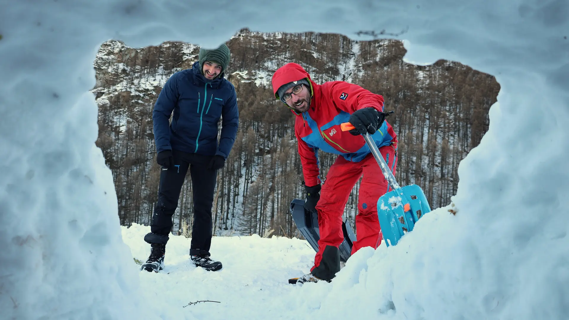 Constuction d'un igloo pour un bivouac hivernale avec Théo tour