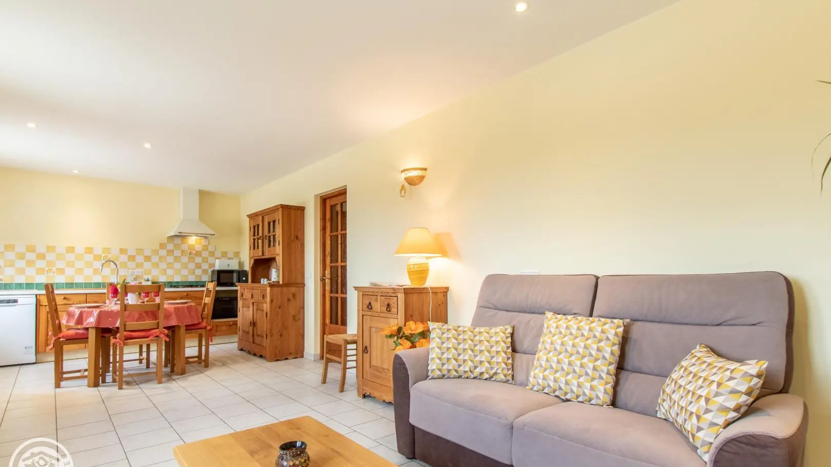 Séjour avec cuisine ouverte