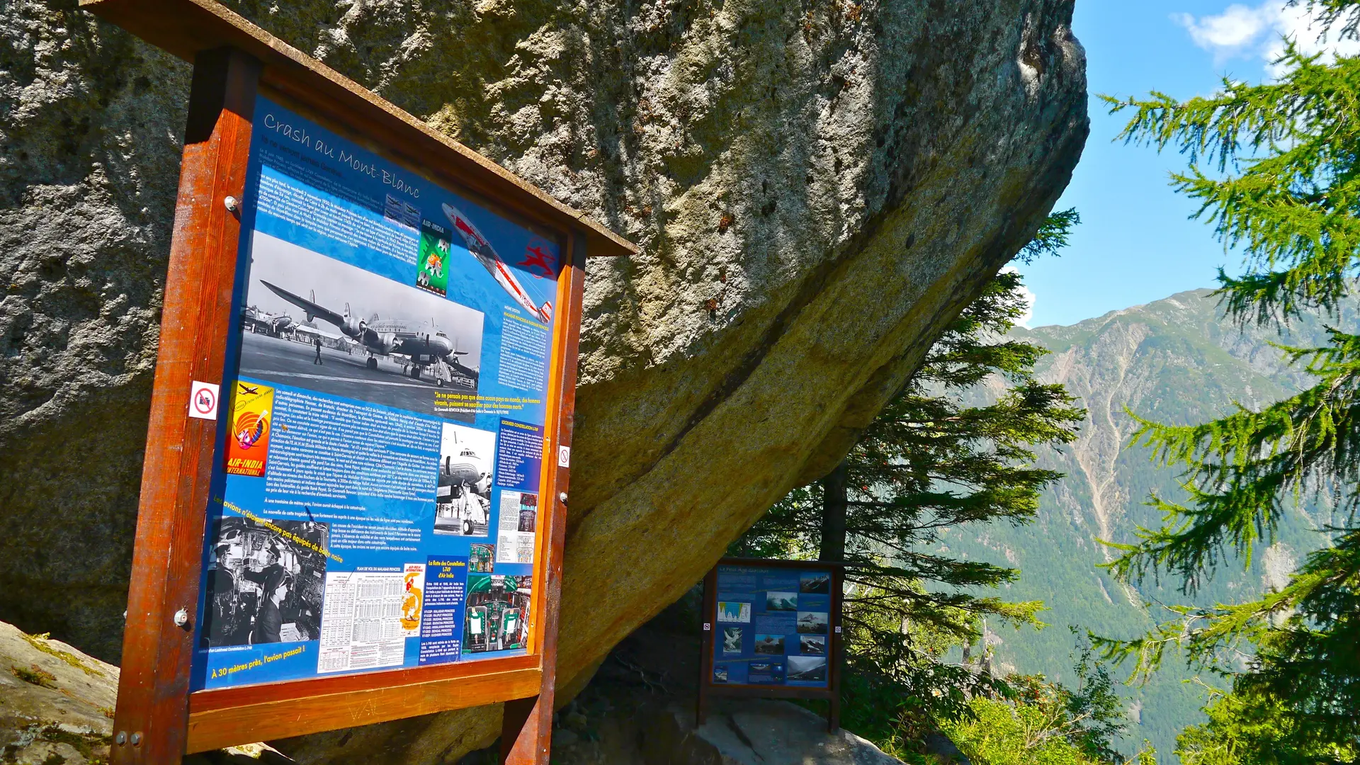 Panneau d'exposition sur le sentier didactique