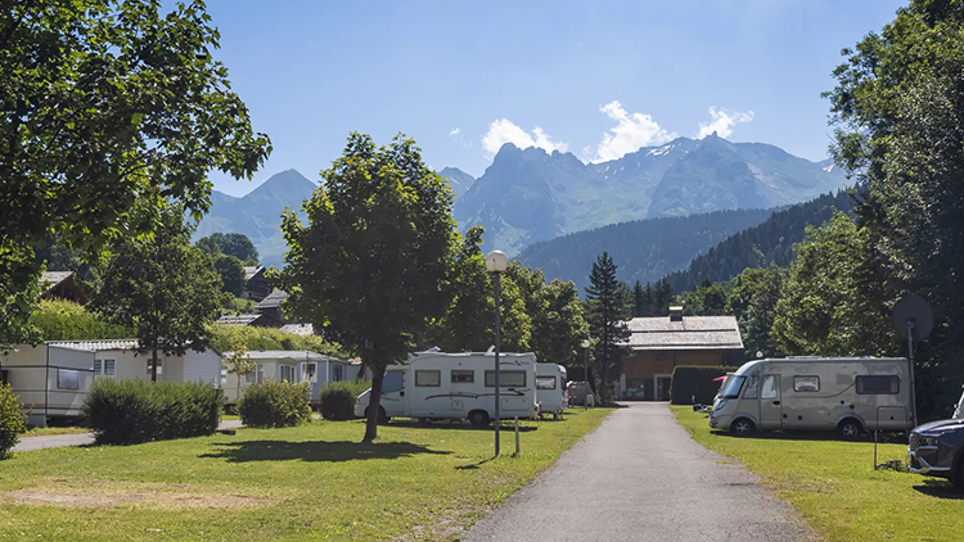 Camping Le Clos du Pin Caravanes
