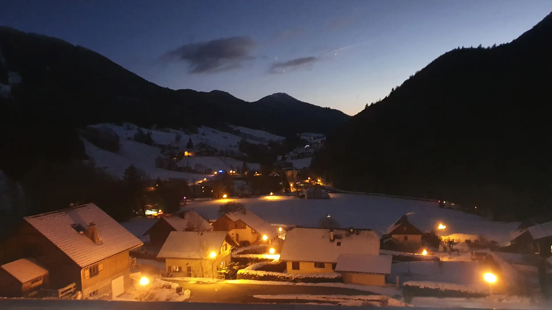 La vue en hiver la nuit
