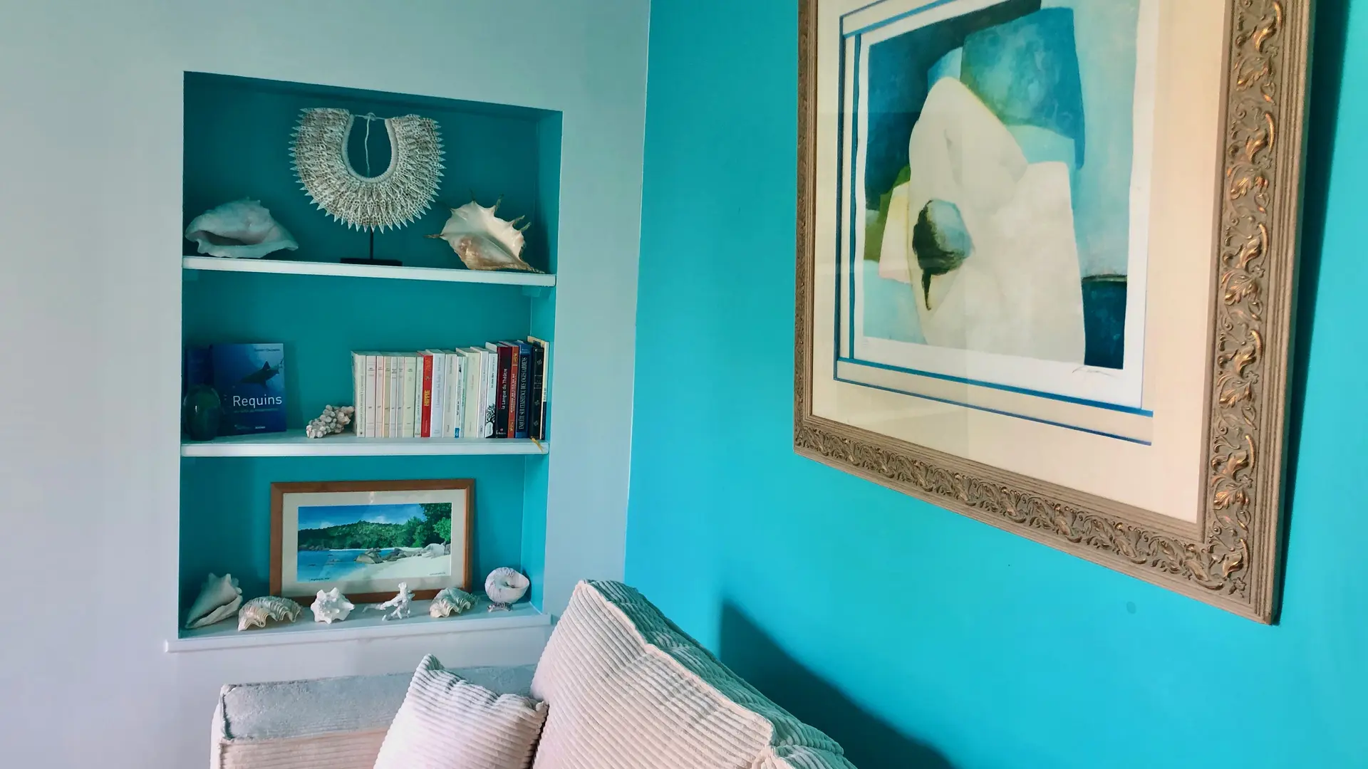 Blue bedroom ambiance