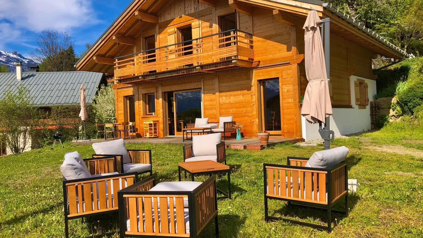 Avec le nouveau salon de jardin
