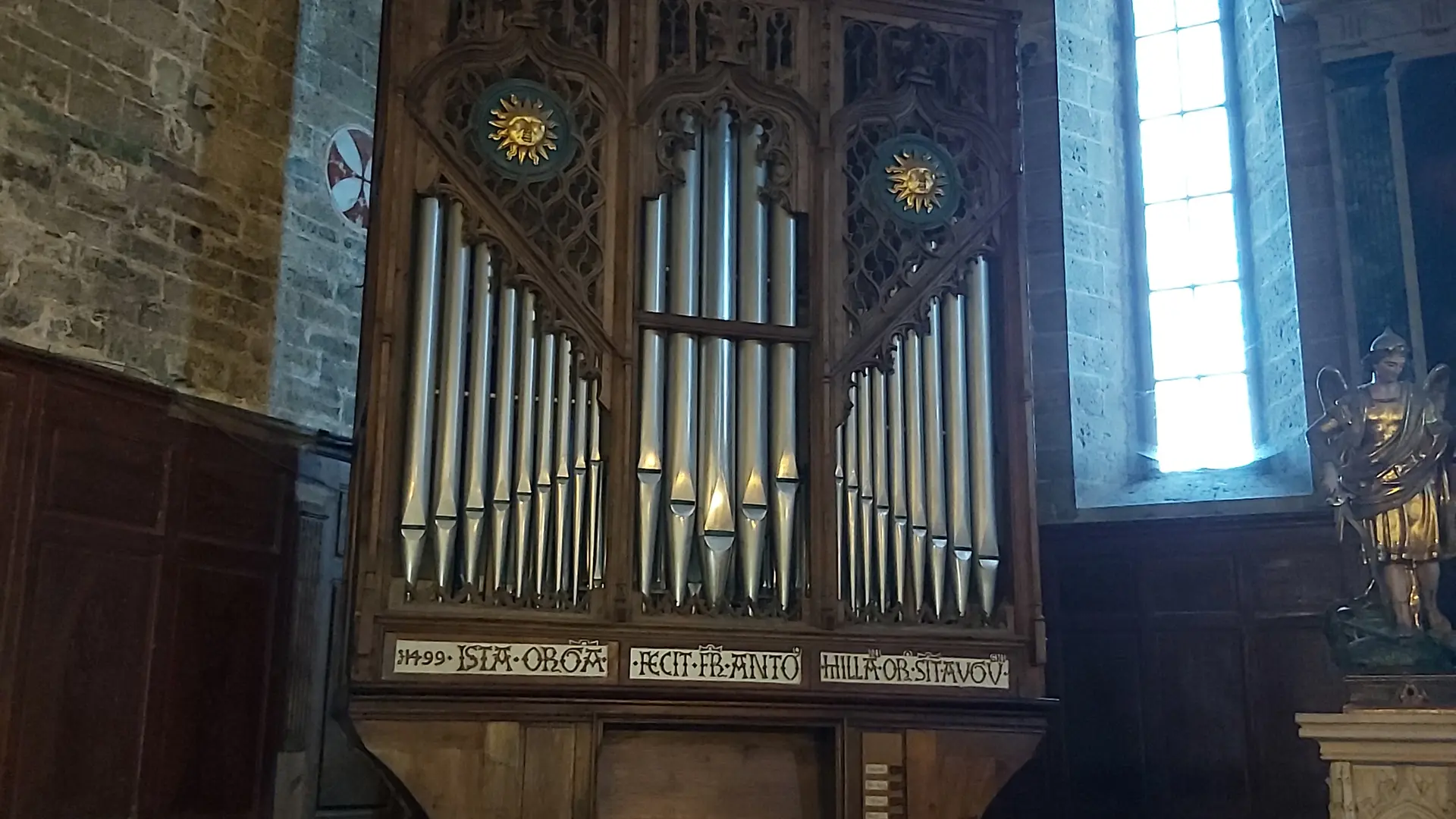 Orgue dans l'église