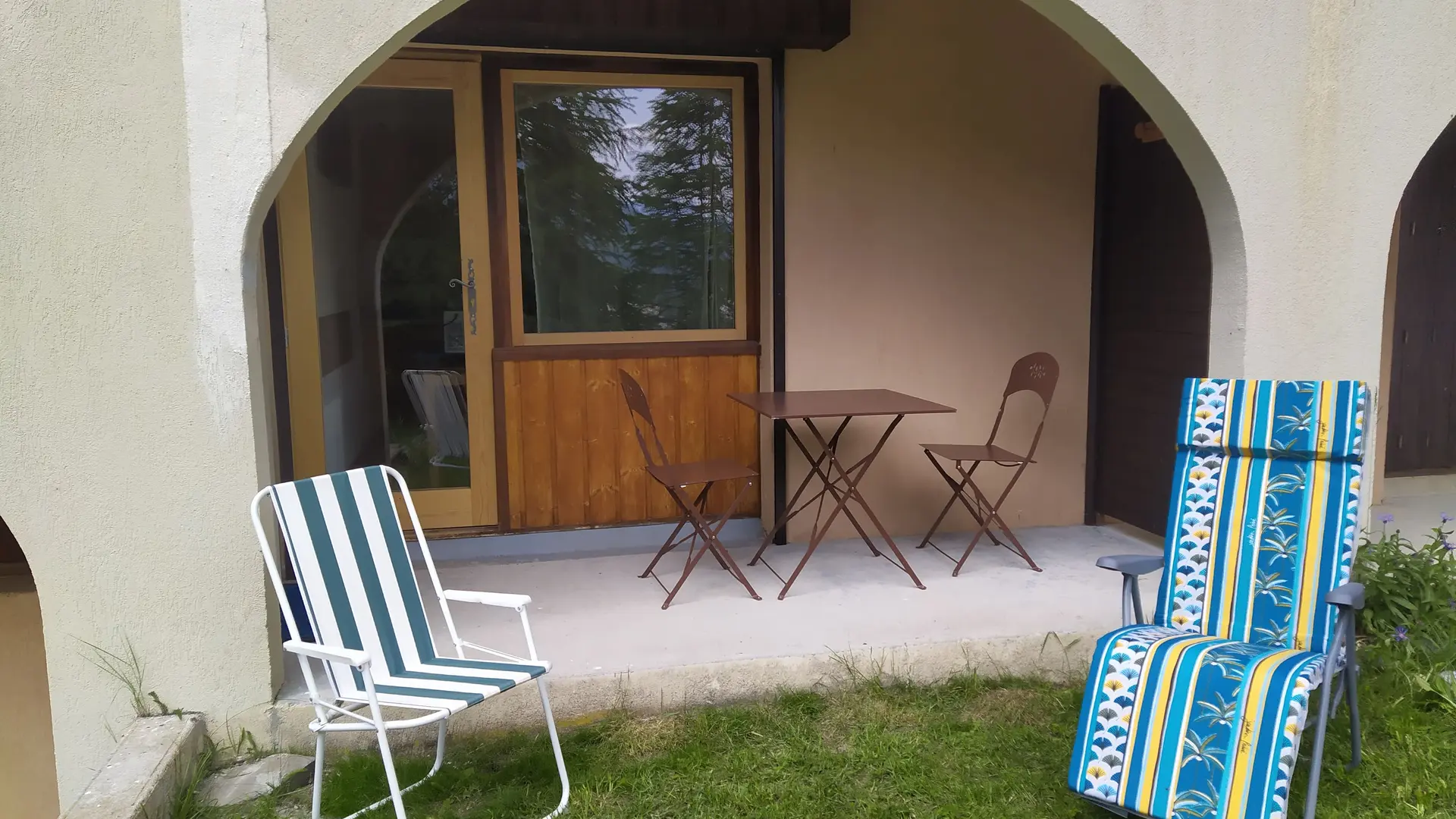 Terrasse  et jardinet