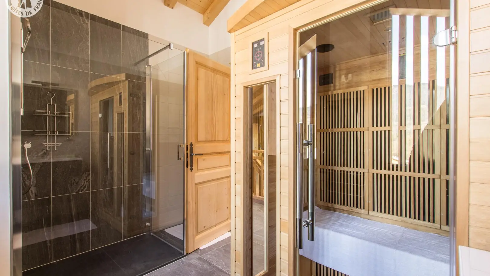 Salle bien-être/salle d'eau avec Sauna infrarouge