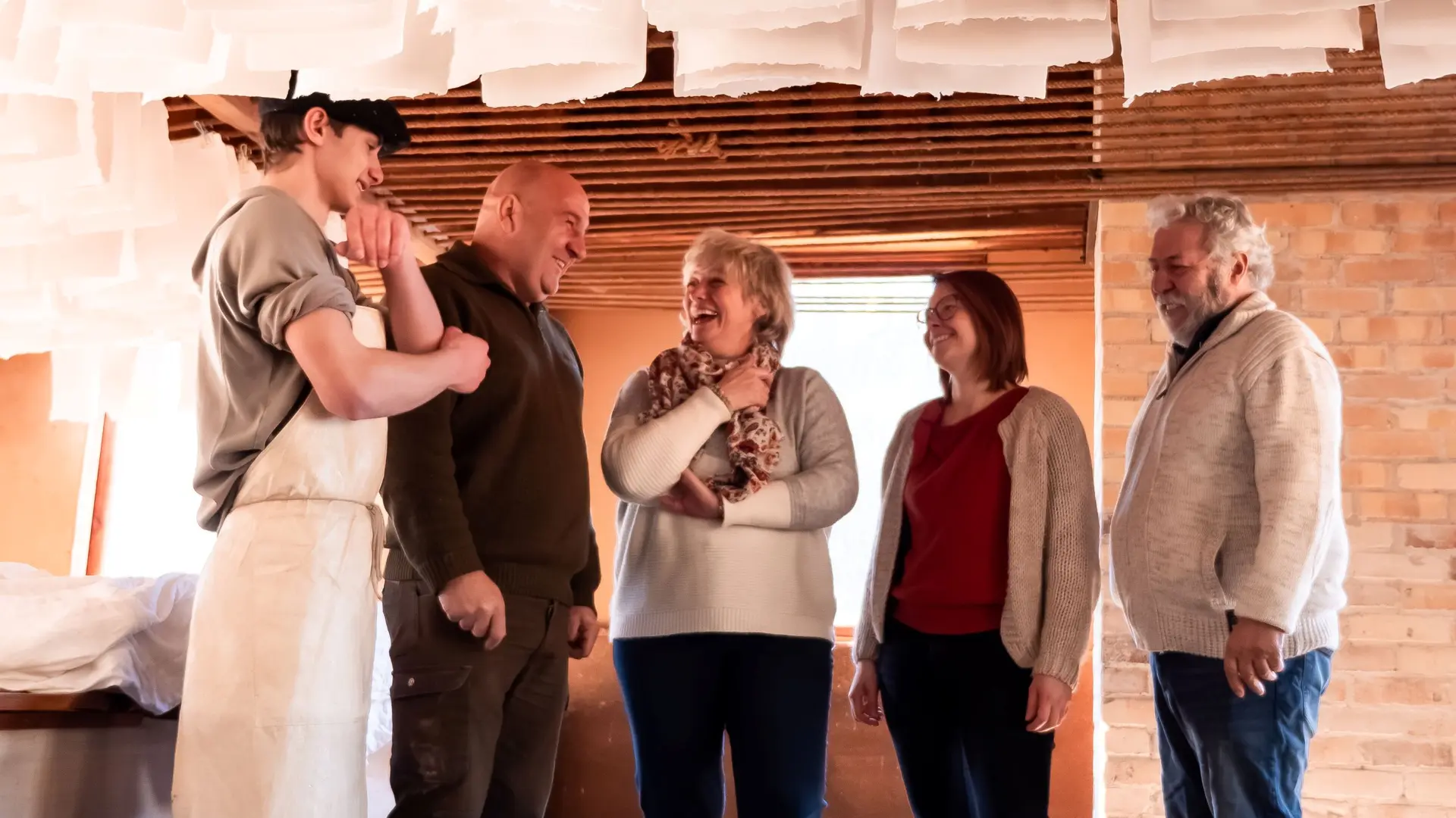 Expérimentez le Livradois-Forez_Ambert - Moulin Richard de Bas - Papier artisanal - Incrustation florale